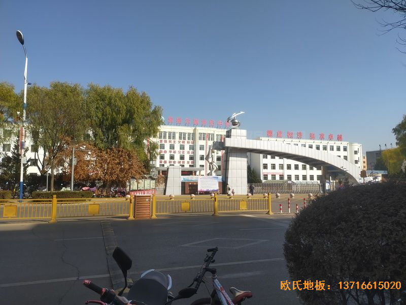 鄂爾多斯準格爾旗世紀中學體育地板施工案例