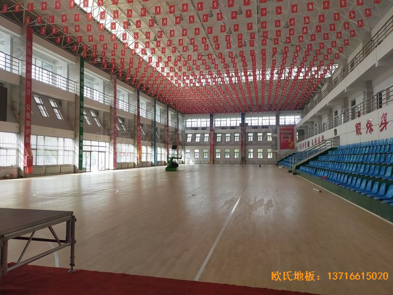 鄂爾多斯準格爾旗世紀中學體育地板施工案例