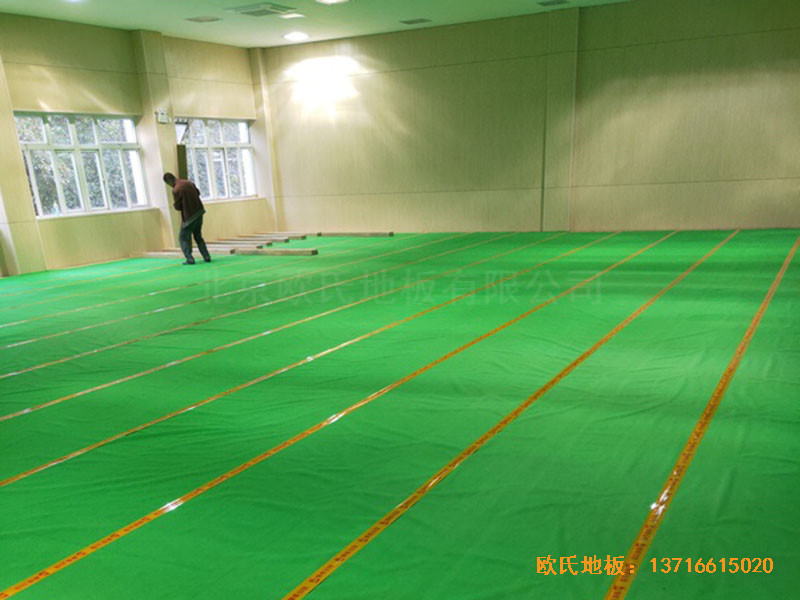 上海豐莊西路綠地小學(xué)舞臺(tái)體育地板施工案例1