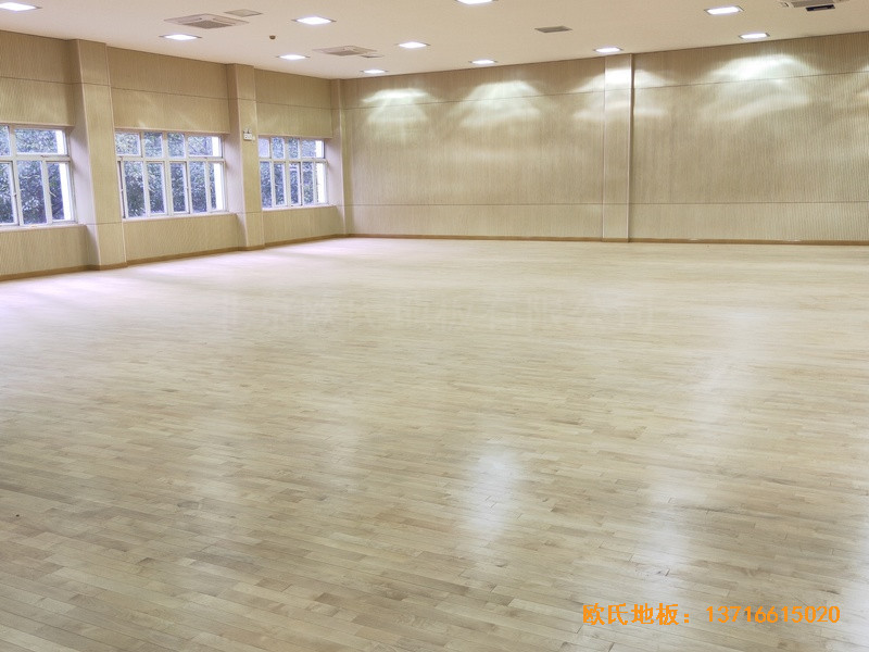 上海豐莊西路綠地小學(xué)舞臺(tái)體育地板施工案例3