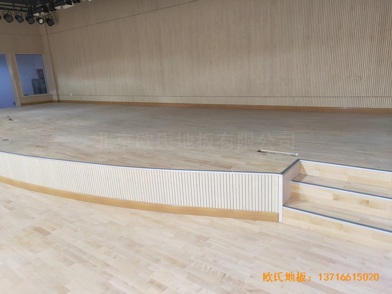 上海豐莊西路綠地小學(xué)舞臺(tái)體育地板施工案例4