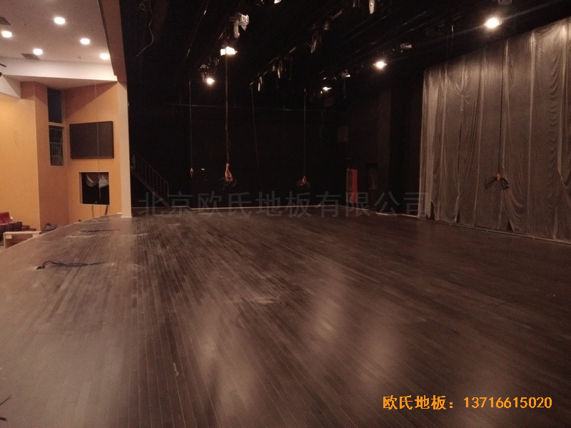 唐山師范學(xué)院舞臺運(yùn)動地板鋪設(shè)案例5