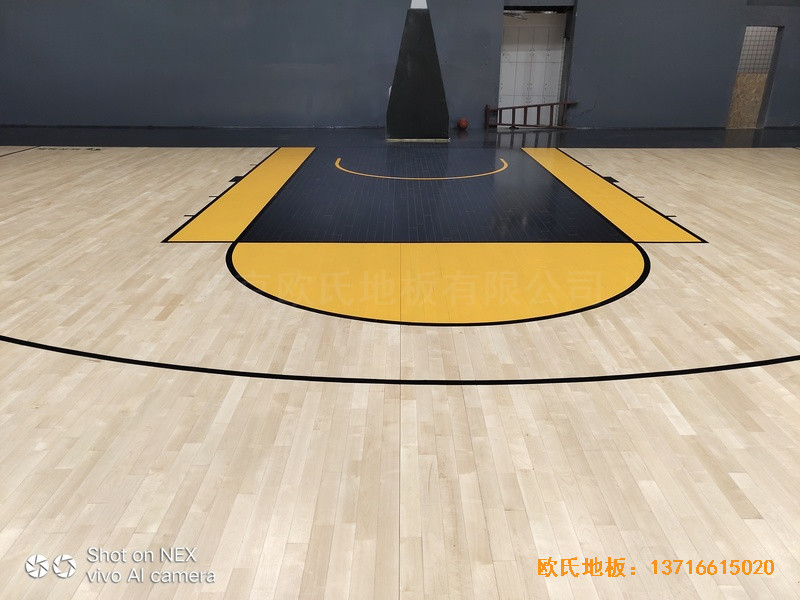 泉州僑鄉(xiāng)壹噸籃球場運(yùn)動地板施工案例1