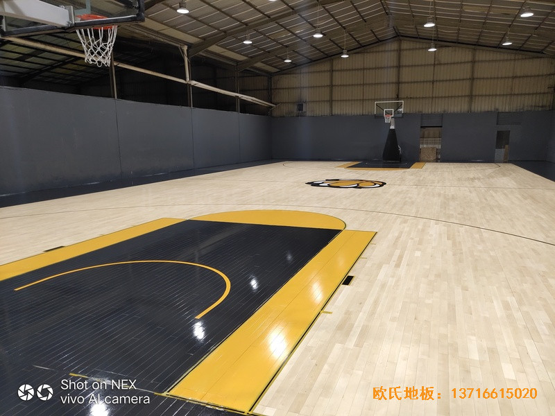 泉州僑鄉(xiāng)壹噸籃球場運(yùn)動地板施工案例4
