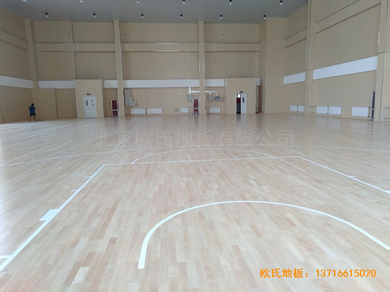 山東濟(jì)南雪山小學(xué)籃球館體育地板施工案例2