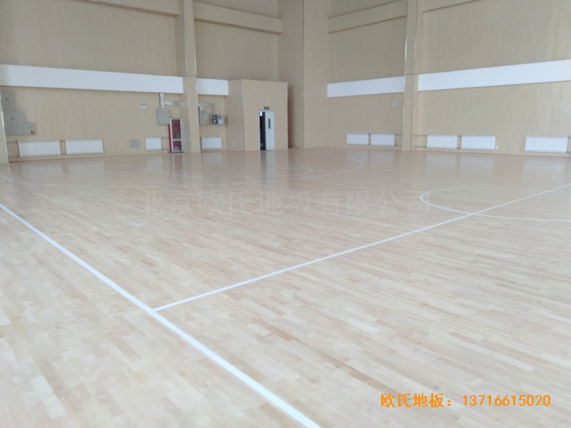 山東濟(jì)南雪山小學(xué)籃球館體育地板施工案例4