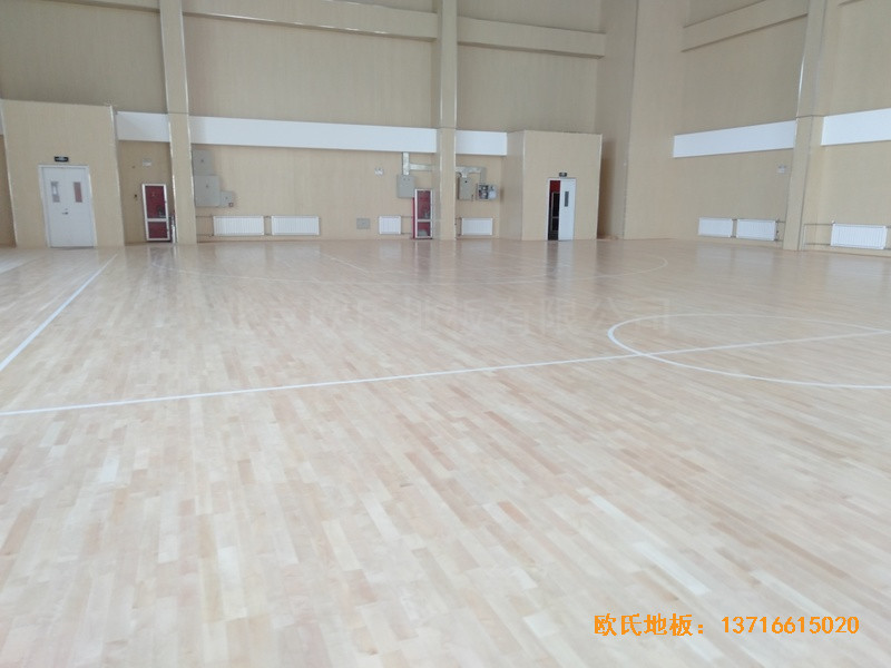 山東濟(jì)南雪山小學(xué)籃球館體育地板施工案例5