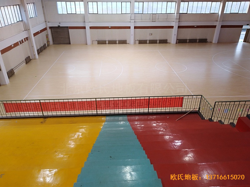 山東淄博工業(yè)職業(yè)學(xué)院籃球館體育地板鋪設(shè)案例5