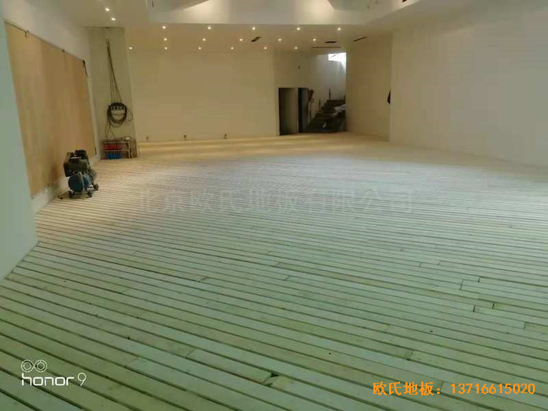 上海閔行西郊莊園2區(qū)156號籃球館體育地板施工案例0