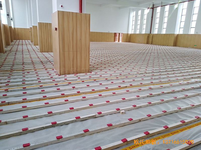 廣州南沙區(qū)珠江中學(xué)籃球館運動地板施工案例1