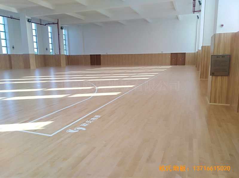 廣州南沙區(qū)珠江中學(xué)籃球館運動地板施工案例4