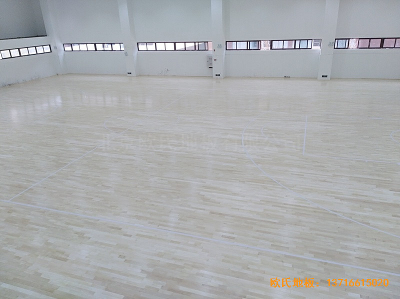 廣州金地香山湖小學(xué)籃球館體育木地板施工案例1