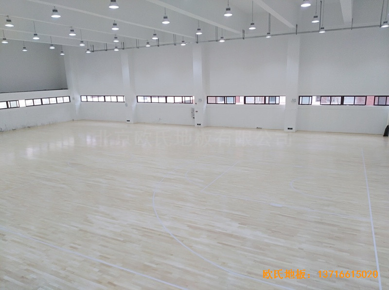 廣州金地香山湖小學(xué)籃球館體育木地板施工案例4