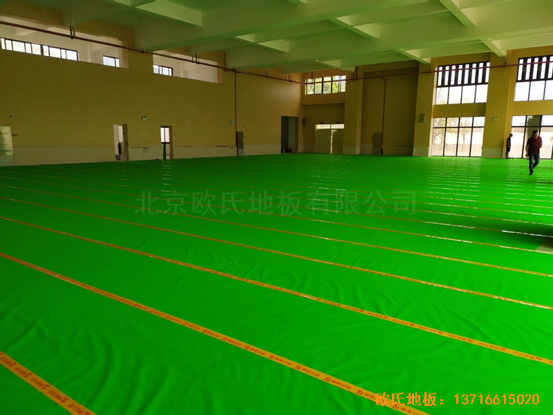 廣州黃埔區(qū)萬樾山小學(xué)籃球館體育地板鋪裝案例2