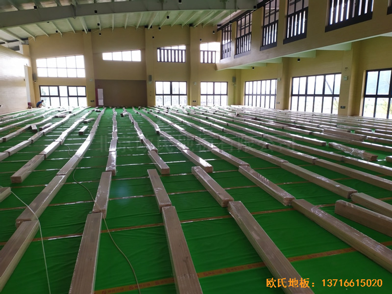 廣州黃埔區(qū)萬樾山小學(xué)籃球館體育地板鋪裝案例3