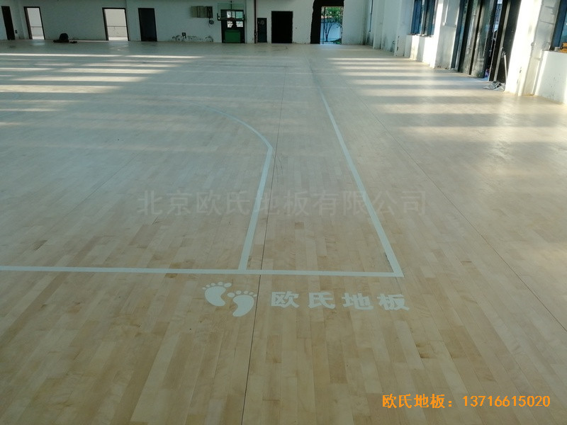 杭州建德籃球館運(yùn)動(dòng)地板安裝案例3