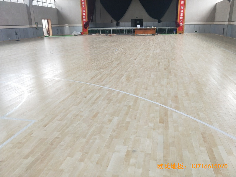 江蘇宜興東域小學籃球館體育木地板鋪設案例3