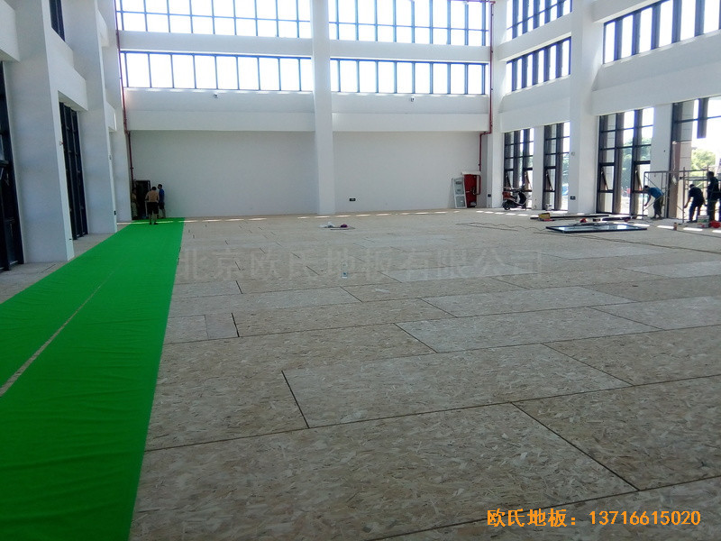 江蘇常卅市都市科技園籃球館運(yùn)動木地板鋪裝案例2