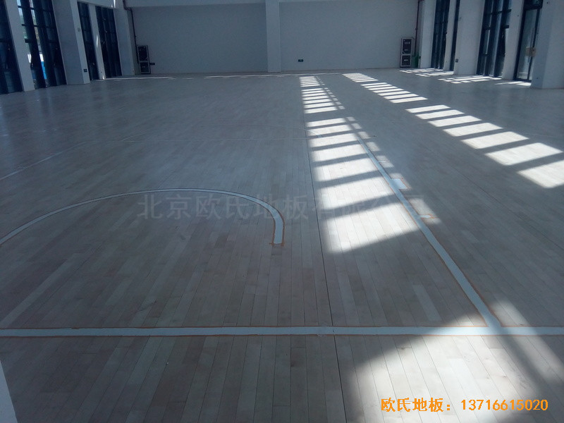 江蘇常卅市都市科技園籃球館運(yùn)動木地板鋪裝案例5
