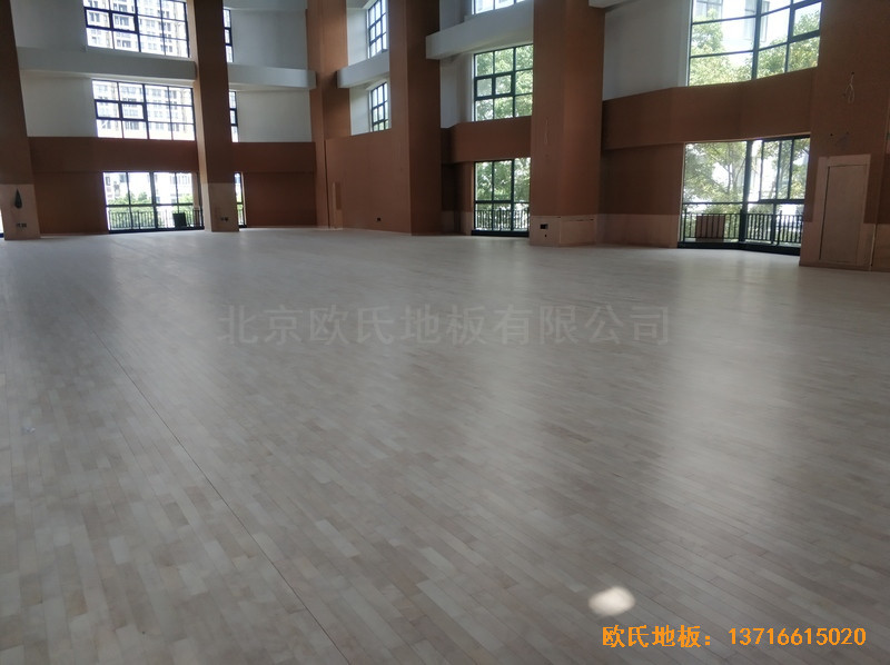 江蘇常州同濟(jì)中學(xué)運(yùn)動館運(yùn)動木地板鋪設(shè)案例5