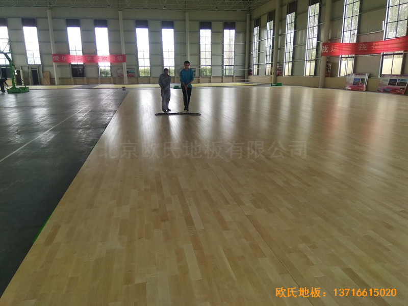 江蘇虎腰村愛爾行業(yè)學(xué)校運(yùn)動(dòng)館體育木地板施工案例5