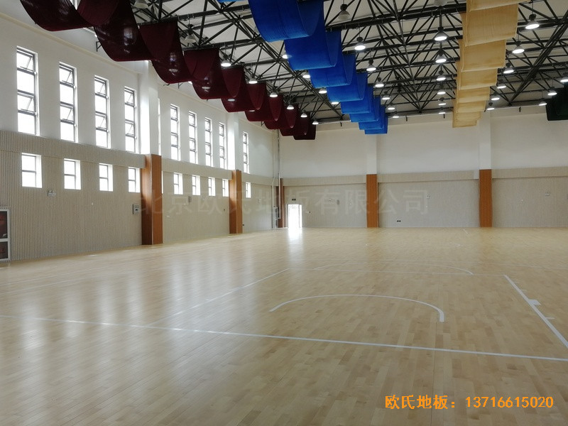 烏魯木齊達(dá)坂城中學(xué)籃球館運(yùn)動(dòng)地板安裝案例5