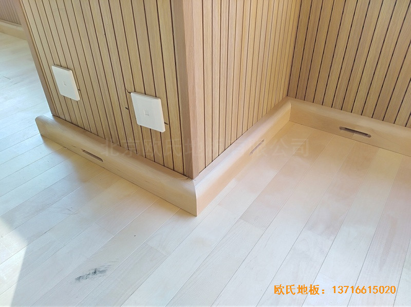 河南南陽(yáng)十三中籃球館運(yùn)動(dòng)木地板鋪裝案例3