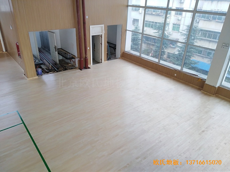 河南南陽(yáng)十三中籃球館運(yùn)動(dòng)木地板鋪裝案例4