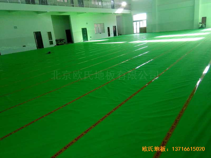 河南洛陽伊水小學(xué)籃球館運動木地板施工案例2