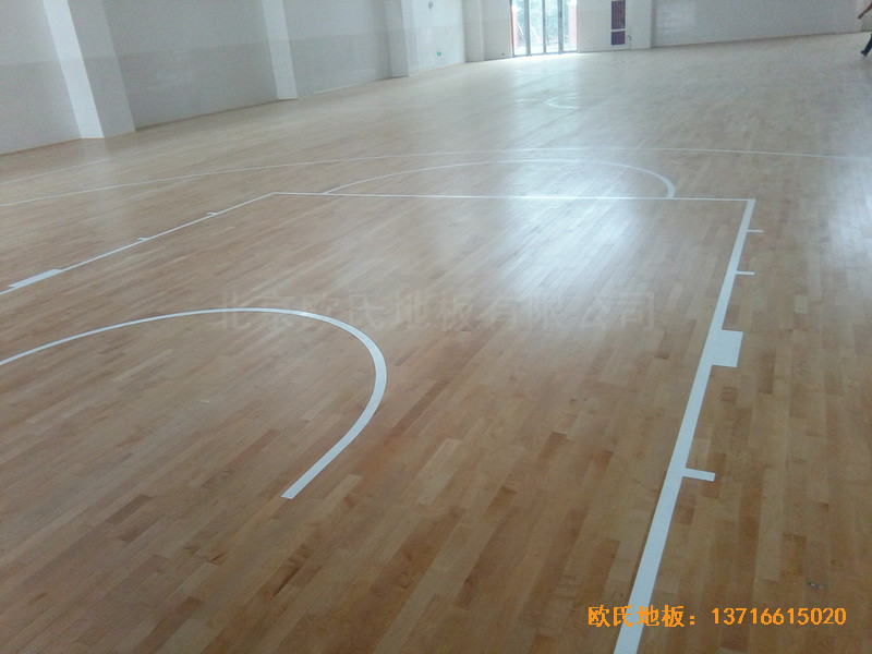 河南洛陽伊水小學(xué)籃球館運動木地板施工案例5