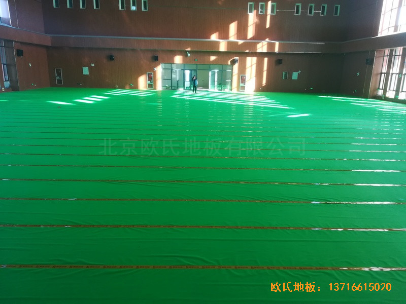 河南較好的中學(xué)籃球館運(yùn)動(dòng)地板施工案例2