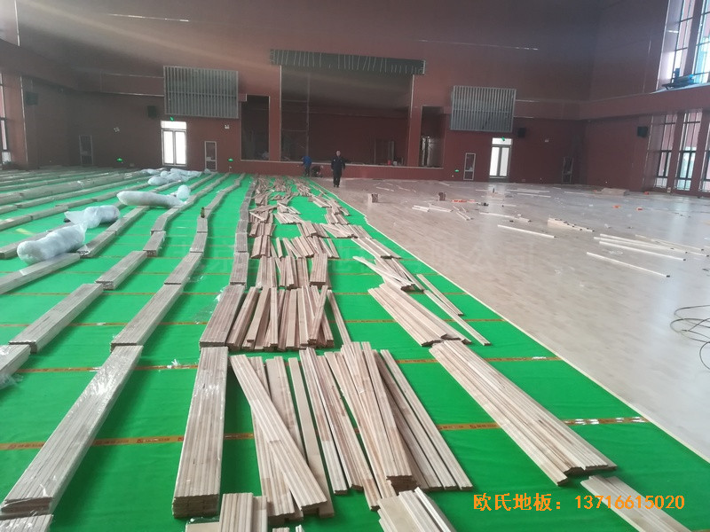 河南較好的中學(xué)籃球館運(yùn)動(dòng)地板施工案例3