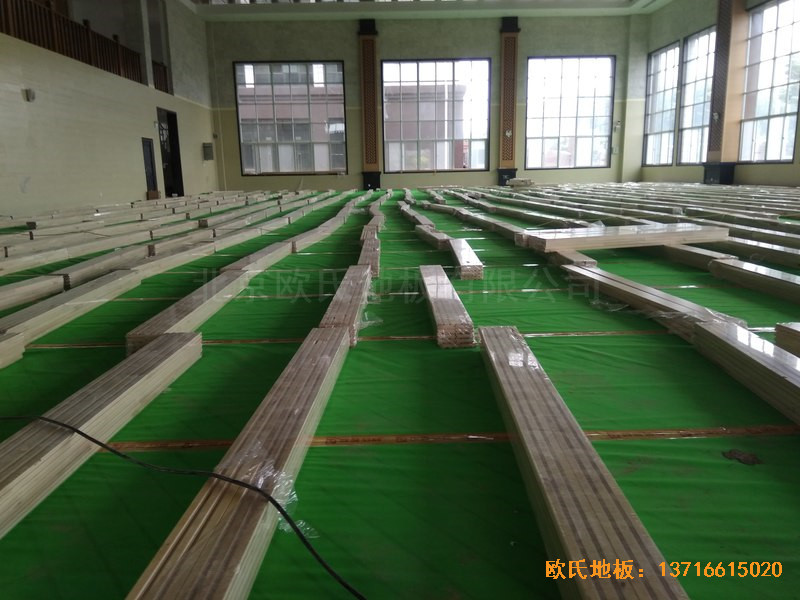 洛陽(yáng)吉利三中籃球館體育地板安裝案例2
