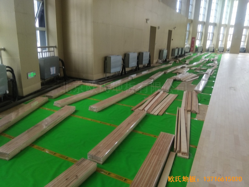 濟(jì)南歷城二中新校區(qū)籃球館體育木地板鋪設(shè)案例3