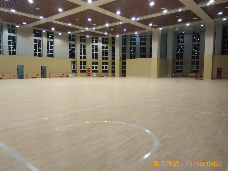 濟(jì)南歷城二中新校區(qū)籃球館體育木地板鋪設(shè)案例4