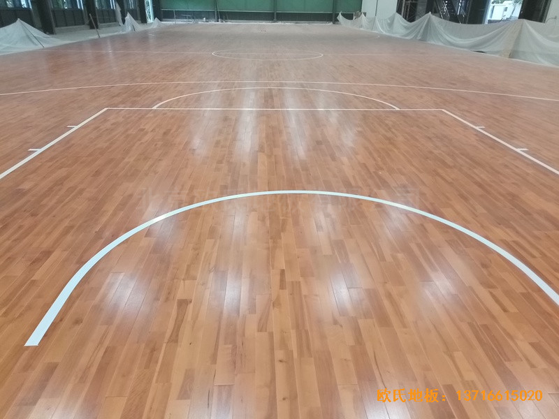 海南三亞619項(xiàng)目訓(xùn)練館體育木地板鋪裝案例0