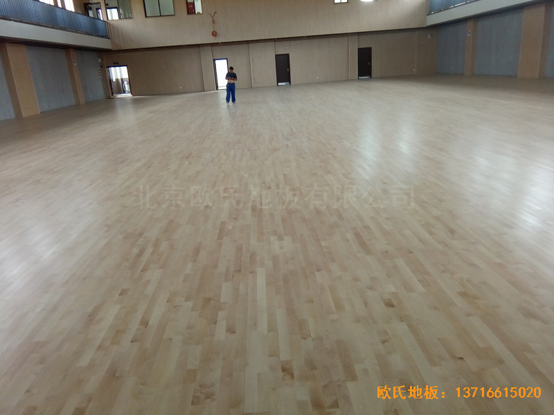 上海寶山區(qū)美蘭湖中學運動館體育木地板鋪裝案例0