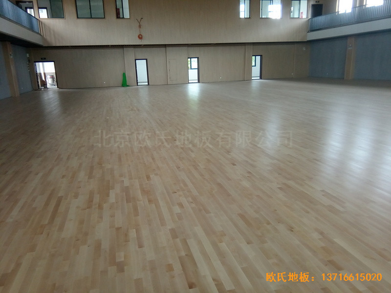 上海寶山區(qū)美蘭湖中學運動館體育木地板鋪裝案例5