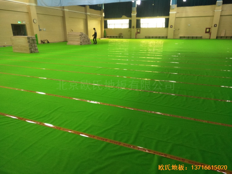深圳羅湖區(qū)翠園中學運動館運動地板鋪設案例2