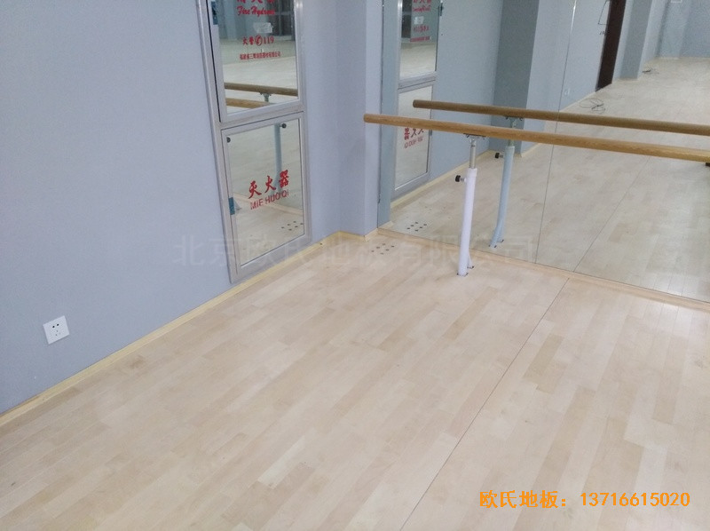 湖北獵豹汽車產(chǎn)業(yè)園運動館運動地板施工案例5