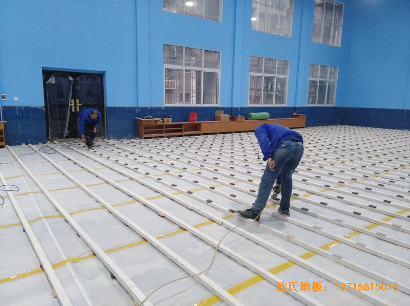 湖南婁底市建設(shè)銀行羽毛球館體育木地板安裝案例1