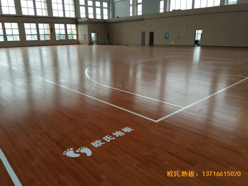 湖南岳麓南雅湘江中學(xué)籃球館體育木地板鋪裝案例3