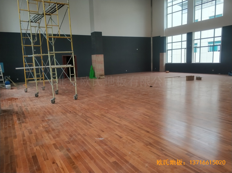 湖南常德人民銀行運(yùn)動(dòng)館體育木地板安裝案例4