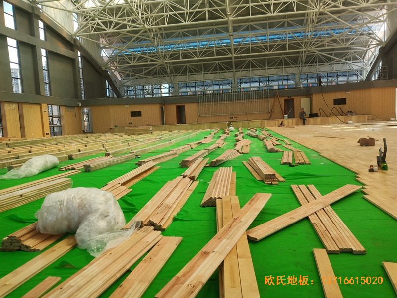 湖南楊山實(shí)驗(yàn)中學(xué)體育館運(yùn)動(dòng)木地板鋪裝案例2