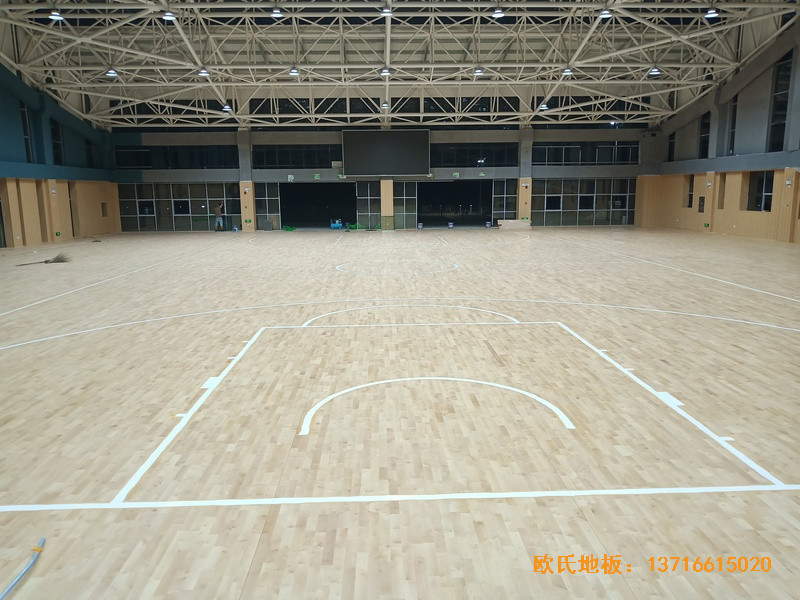 湖南楊山實(shí)驗(yàn)中學(xué)體育館運(yùn)動(dòng)木地板鋪裝案例5