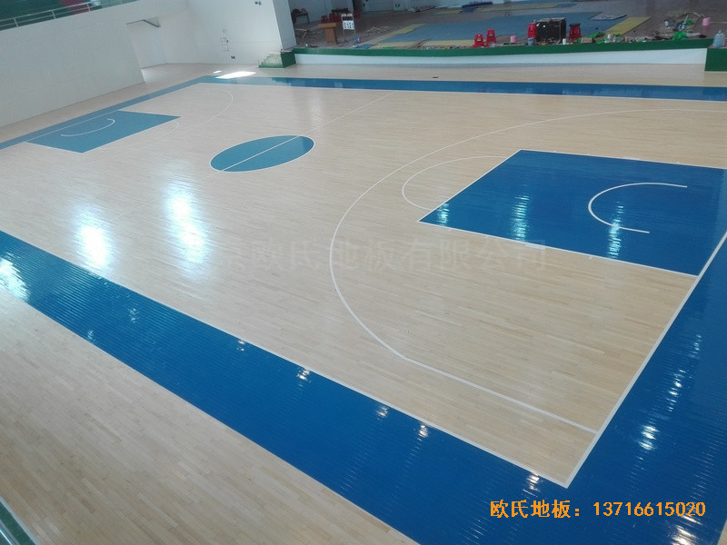 湖南益陽第十六中學(xué)體育館體育木地板安裝案例3