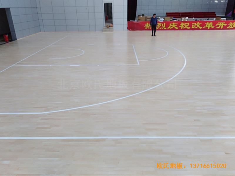湖南衡陽生物環(huán)境技術(shù)學(xué)院籃球館體育木地板鋪設(shè)案例4
