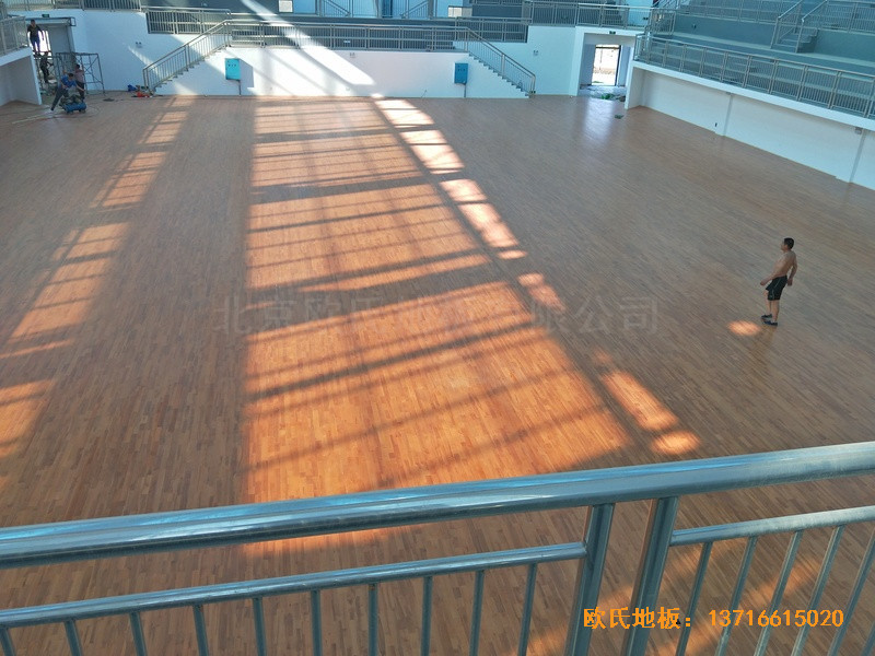 湖南辰溪實(shí)驗(yàn)學(xué)?；@球館運(yùn)動(dòng)木地板鋪設(shè)案例3
