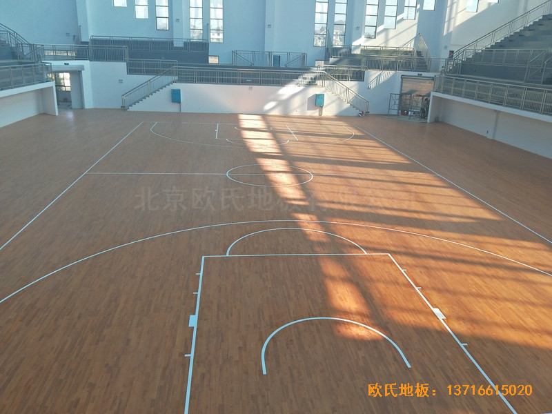 湖南辰溪實(shí)驗(yàn)學(xué)?；@球館運(yùn)動(dòng)木地板鋪設(shè)案例5