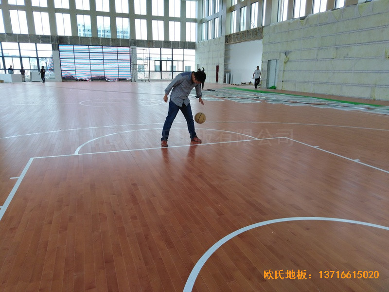鹽城濱海永寧實(shí)驗(yàn)小學(xué)籃球館運(yùn)動木地板鋪裝案例5